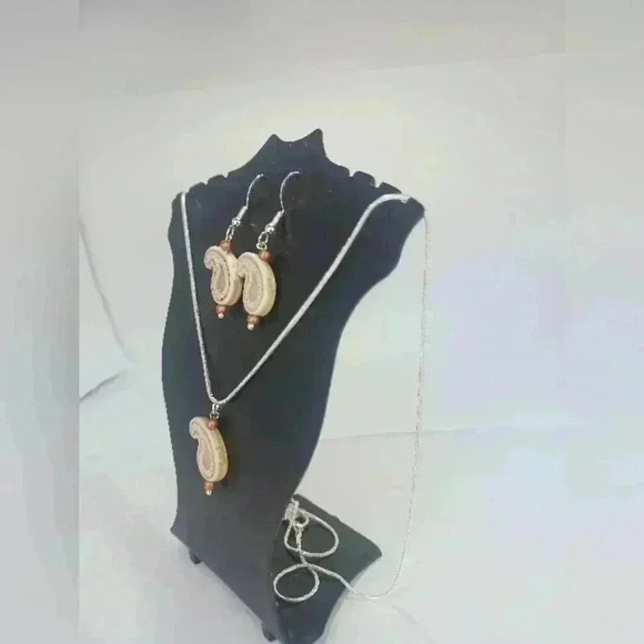 White Howlite Turquoise Paisley Necklace and Earrings - Picture 3 of 5